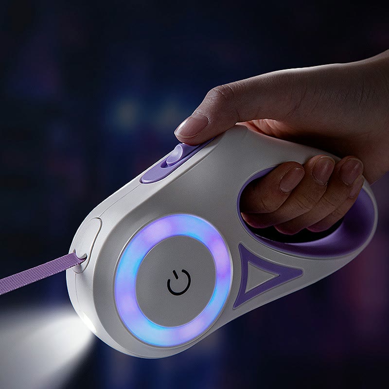 Retractable leash with light